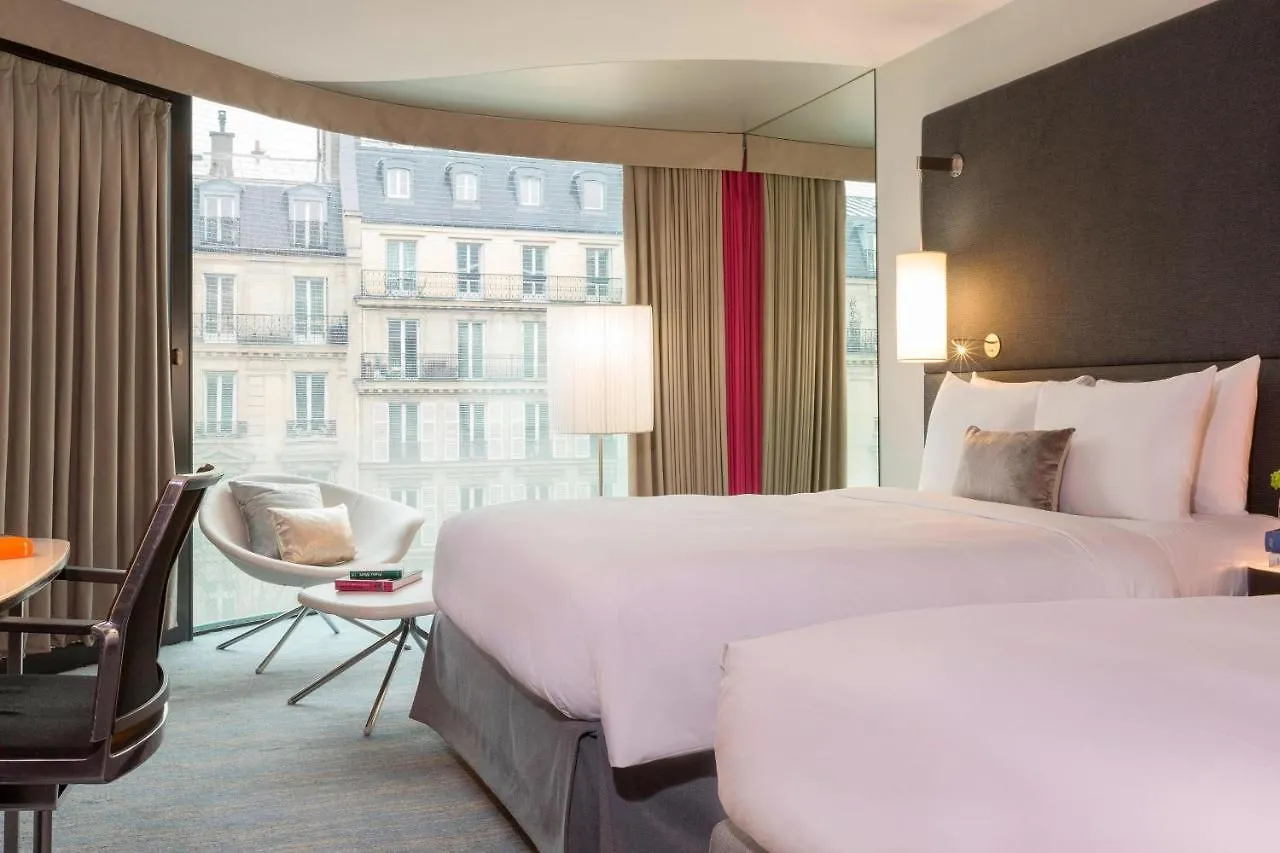 Renaissance Arc De Triomphe Hotell 5*