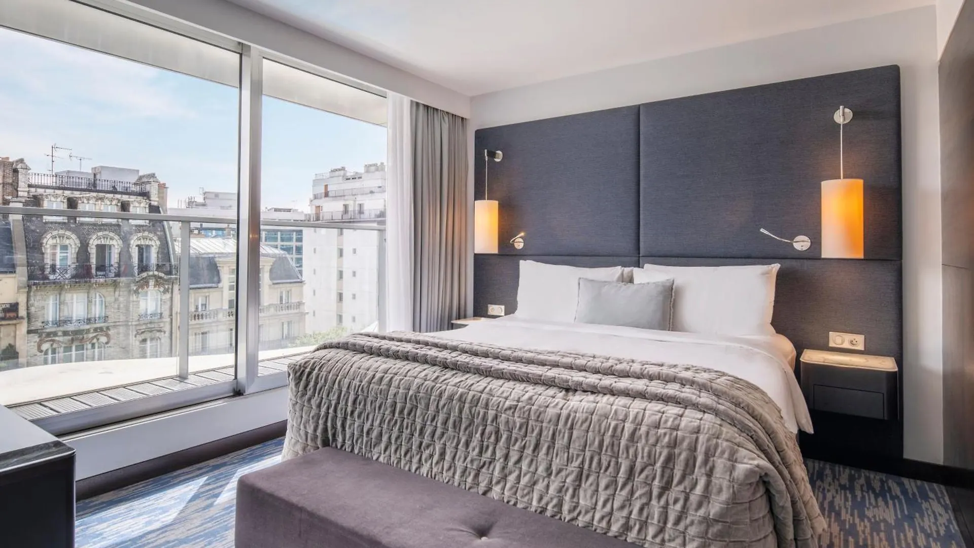 Hotel Renaissance Arc De Triomphe
