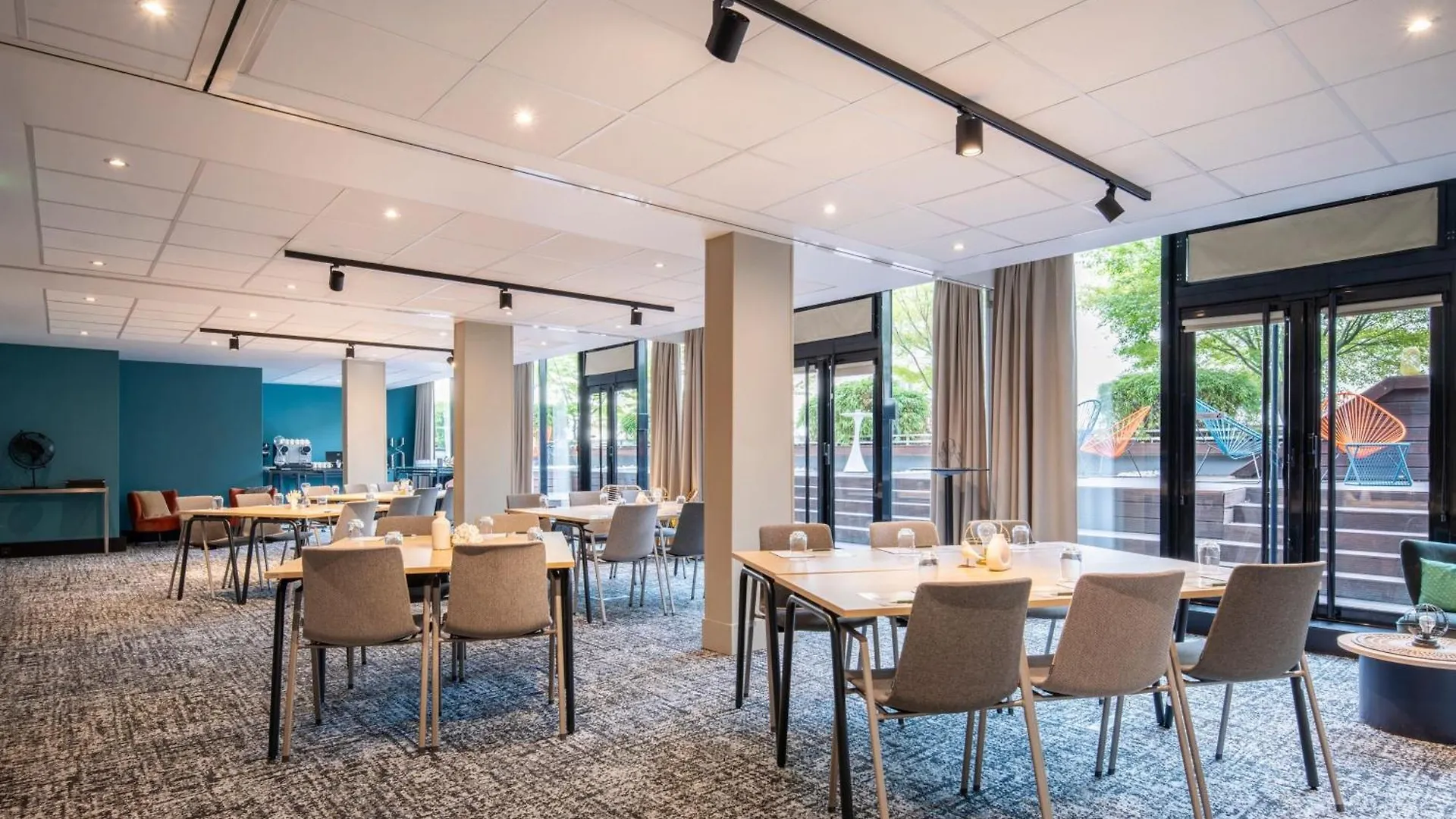 Hotel Renaissance Arc De Triomphe 5*