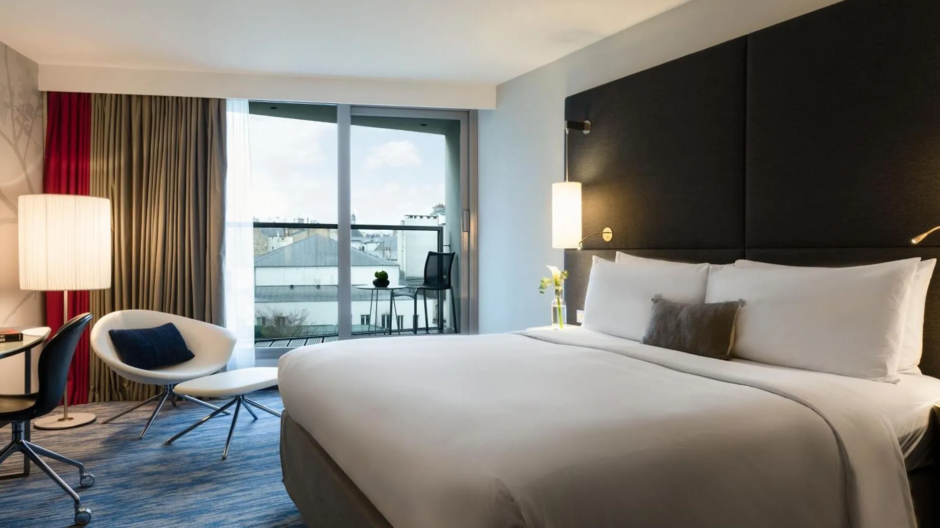 Hotel Renaissance Arc De Triomphe 5*