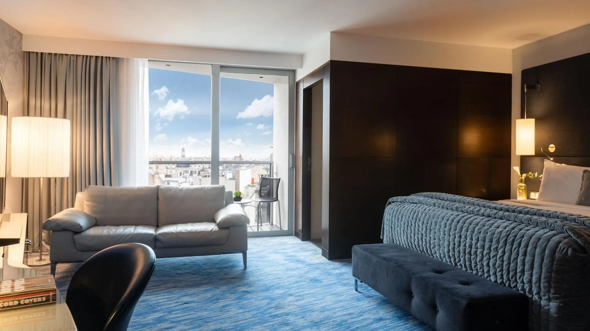 Renaissance Arc De Triomphe Hotel