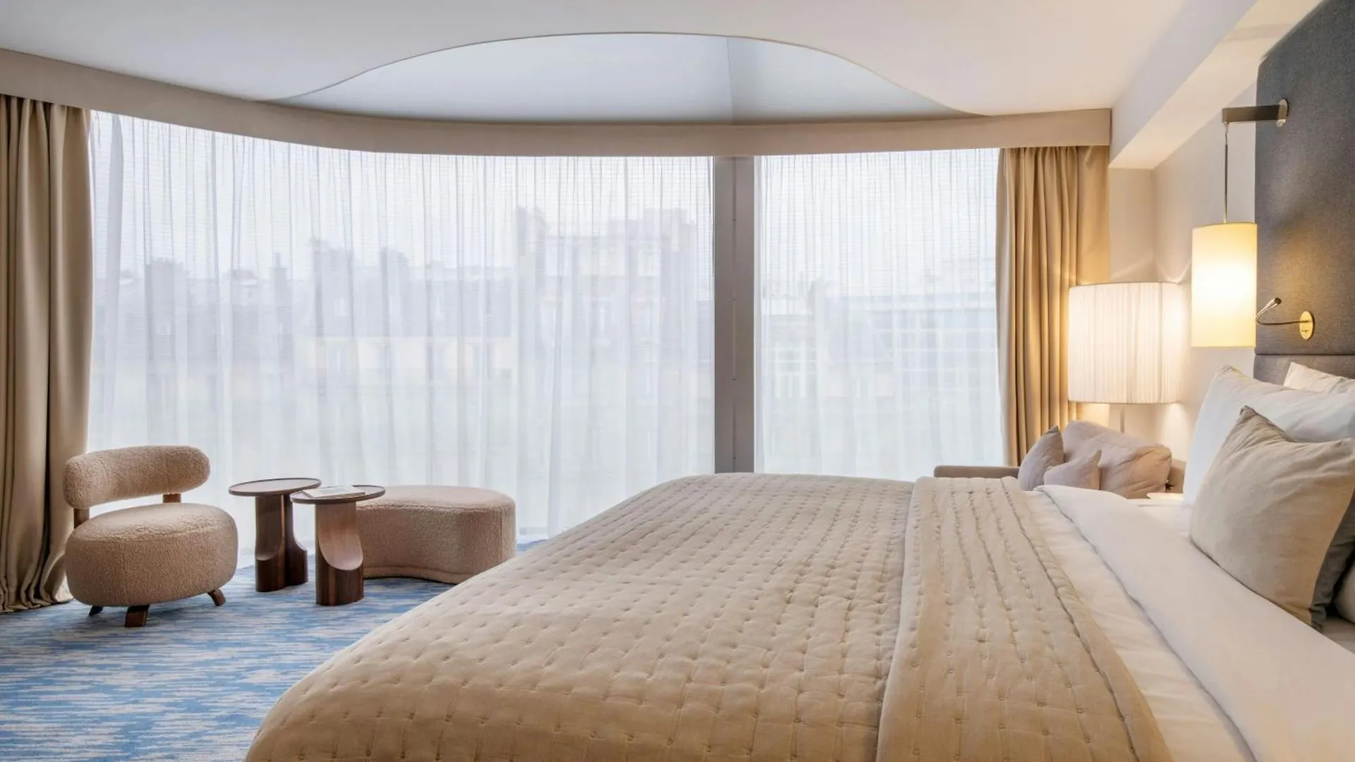 Renaissance Arc De Triomphe 5*