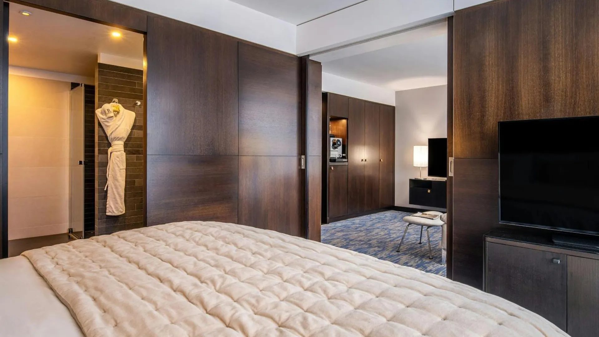 Hotel Renaissance Arc De Triomphe